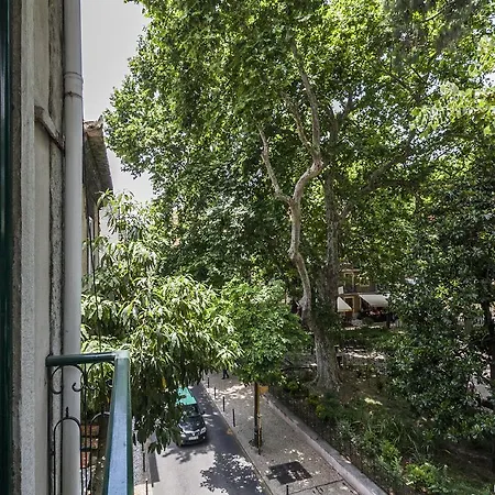 普拉查达斯弗洛雷斯公寓 * Lisboa
