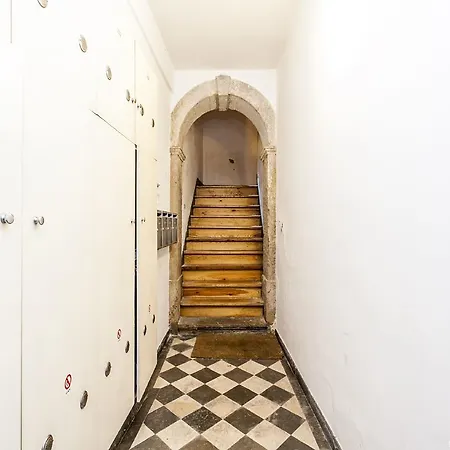 Praca Flores Апартаменти Лісабон